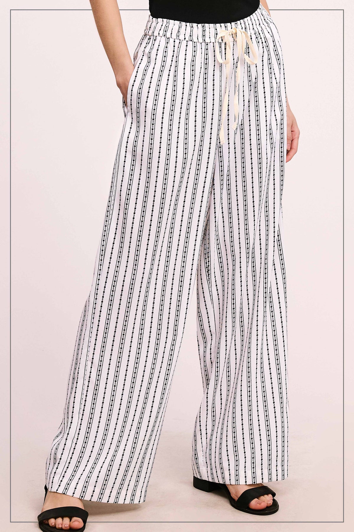 Patterned Design Relaxed Fit Pants With Pockets